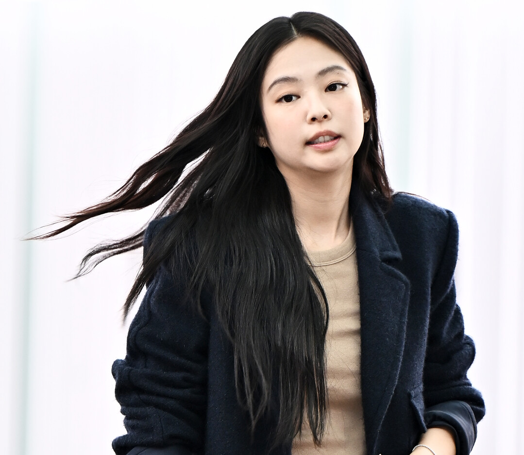 제니, 샤넬 쇼 참석차 파리행...클래식한 우아함의 정석!