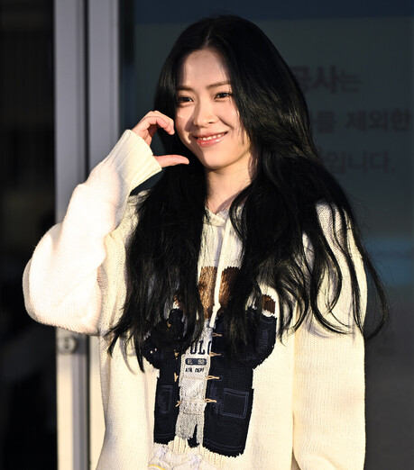 있지(ITZY) 류진, 공항 패션으로 입증한 '4세대 잇걸' 위상