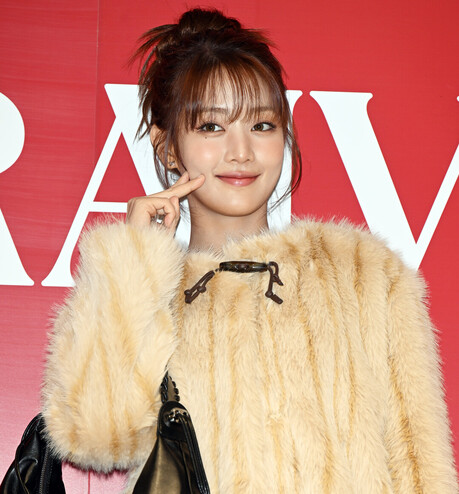 그룹 아이들 민니, 겨울 감성 가득한 퍼 패션으로 시선 강탈!