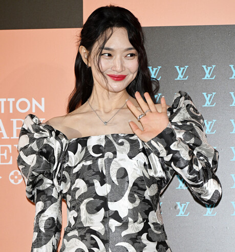 신민아♥김우빈, 10년 러브스토리 결실…12월 20일 백년가약