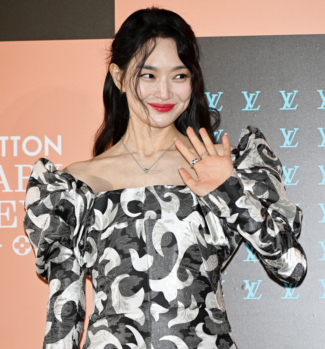 신민아♥김우빈, 10년 러브스토리 결실…12월 20일 백년가약