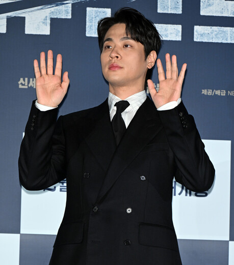 박정민, '휴민트' 제작보고회서 클래식 블랙 수트로 절제된 우아함!