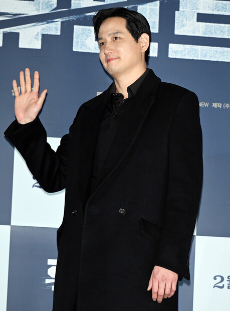 박해준, '휴민트' 제작보고회서 올블랙 룩으로 중후한 아우라