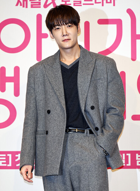 최진혁, '아기가 생겼어요' 제작발표회서 모던 시크 매력 발산