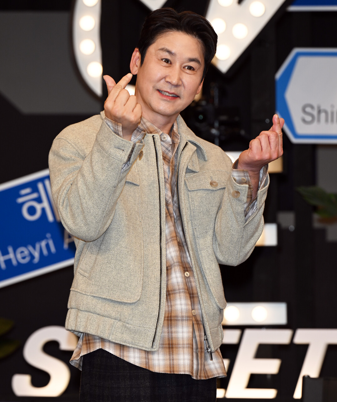 신동엽, 차분한 레이어드 룩으로 완성한