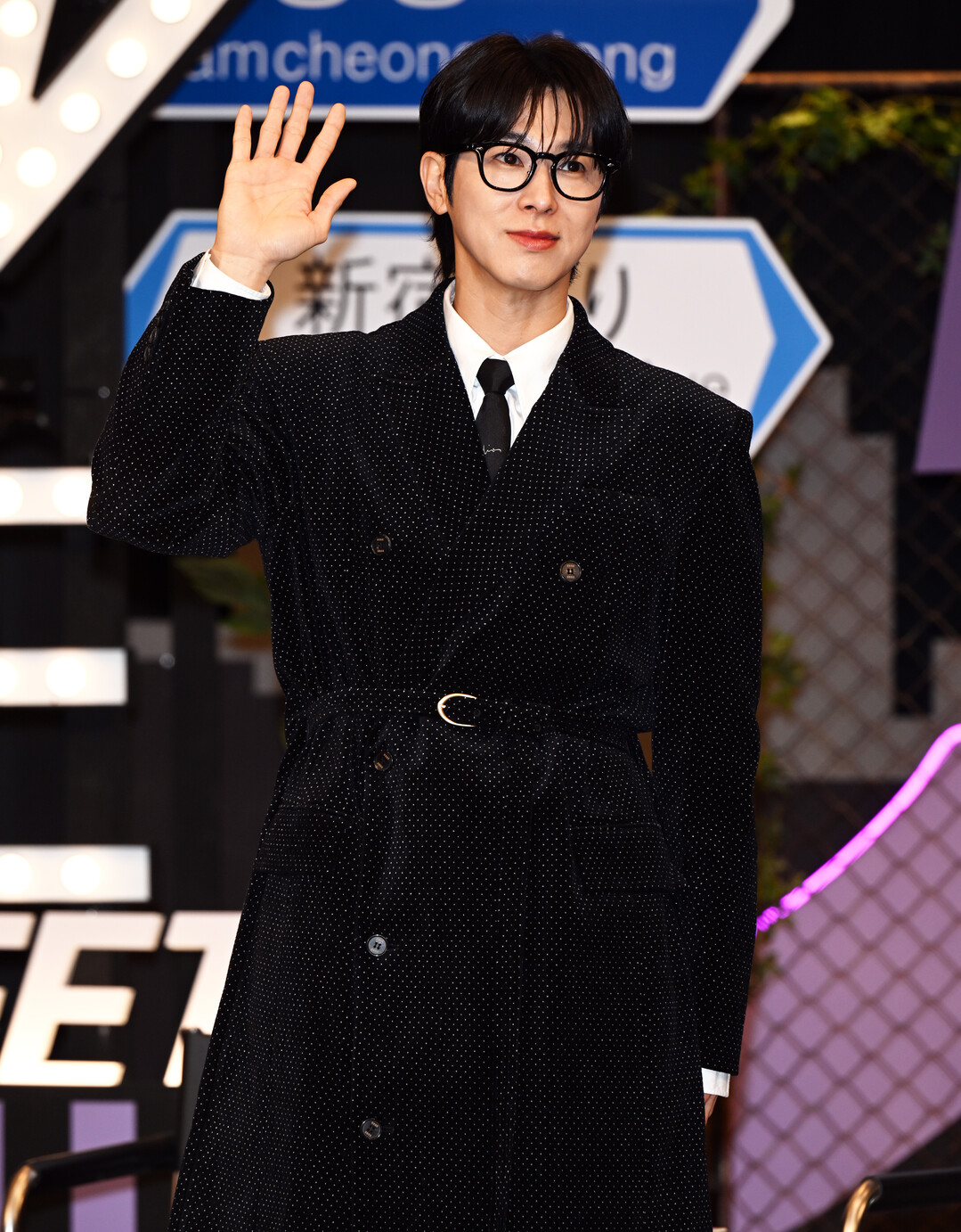 유노윤호, 클래식 모던 수트로 완성한 