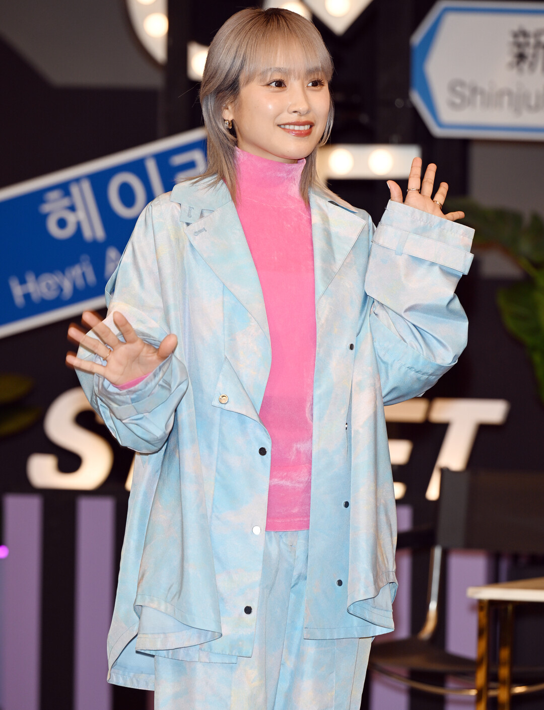 타카하시 아이, 파스텔 톤 레이어드 룩으로 완성한 청순 발랄 매력