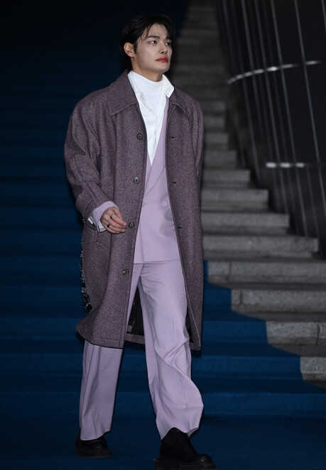 [2026 F/W 서울패션위크] 정혁, 라벤더 수트로 완성한 젠틀 아티스트 비주얼
