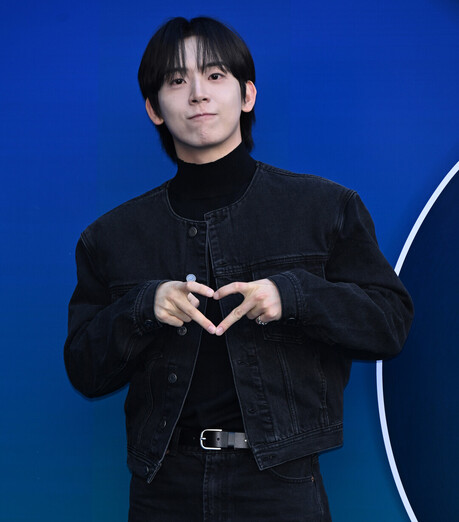 [2026 F/W 서울패션위크] 허성범, 올블랙 데님 온 데님으로 절제미…'MC계 패셔니스타' 입증