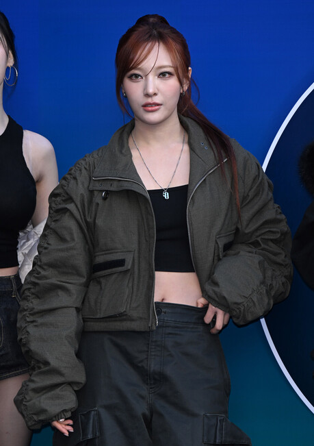 [2026 F/W 서울패션위크] 빌리 문수아, 밀리터리 카고 룩으로 걸크러시…'4세대 대표 올라운더' 위상