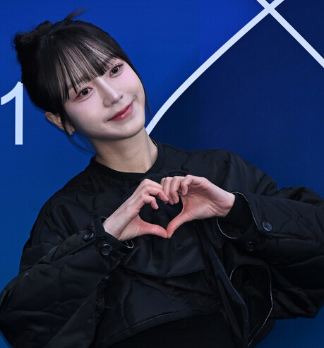 [2026 F/W 서울패션위크] 소희, 올블랙 오버사이즈 룩으로 힙한 매력 발산