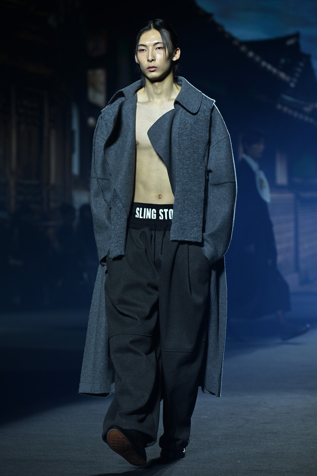 [2026 F/W 서울패션위크] 슬링스톤, 빈티지 스피릿으로 그린 모던 아방가르드…박종철 디자이너의 시대 초월 미학