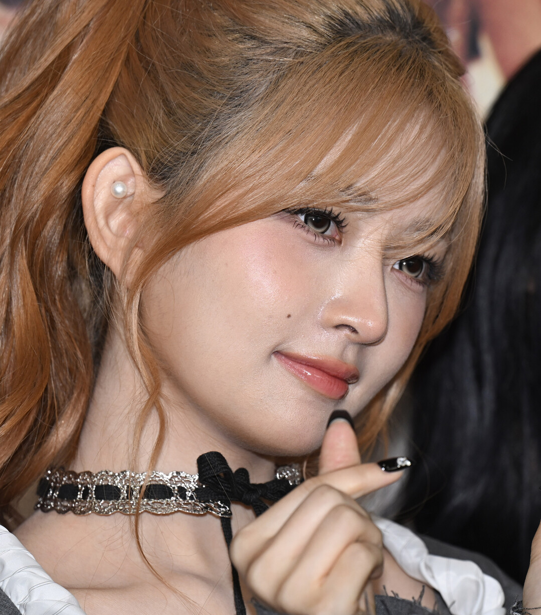 레이, 오렌지 헤어로 완성한