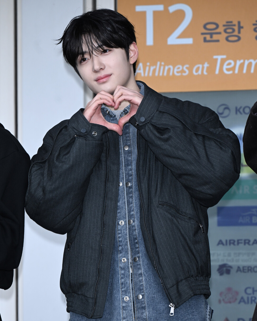 알파드라이브원 상현, 파리行 출국…데님 온 데님 레이어링으로 완성한 '캐주얼 시크'