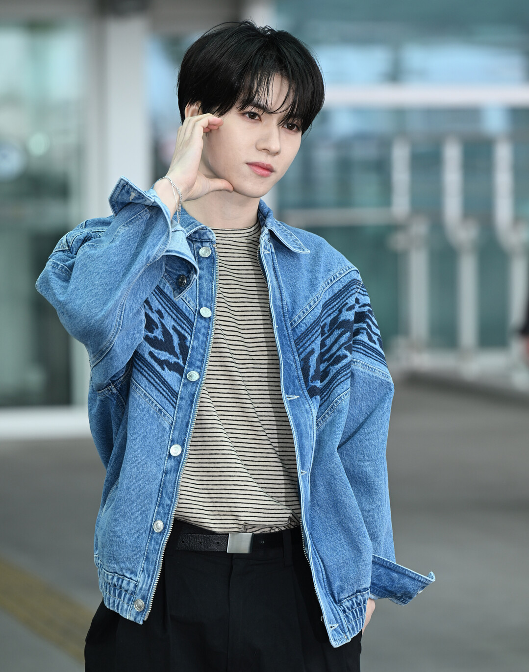 POW 요치, 파리 출국길 