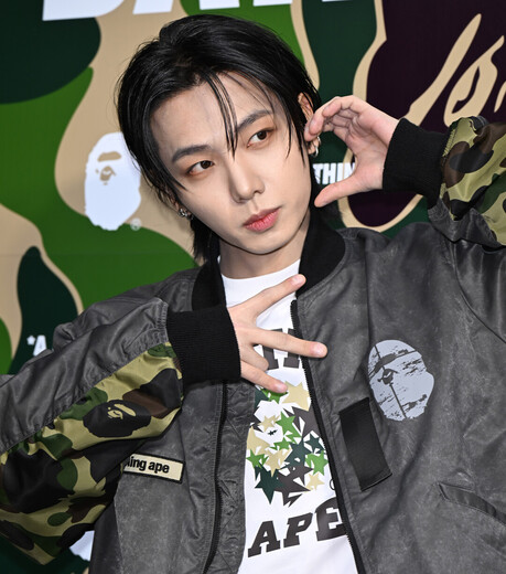 보이넥스트도어 명재현, 베이프 도산 그랜드 오프닝 포토행사 참석…압도적 다크 카리스마