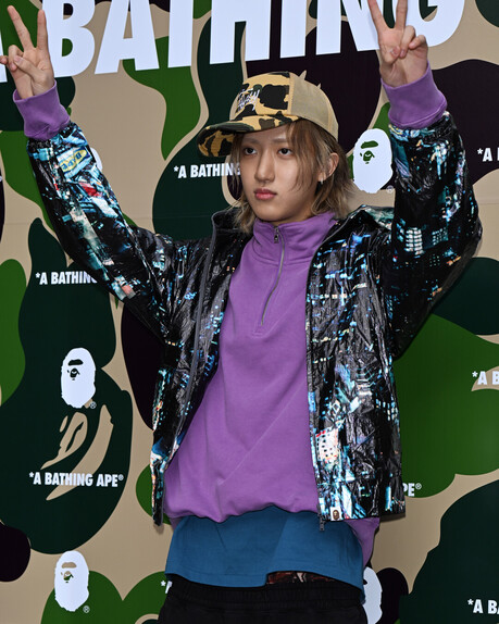 롱샷 우진, 베이프 도산 그랜드 오프닝 포토행사 참석…사이버펑크 감성 BAPE 룩으로 눈길