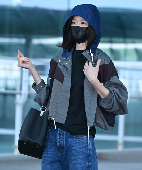 전지현, 후드 속에서도 빛나는 '국민 배우' 존재감