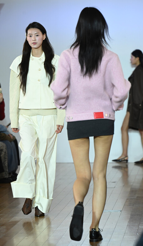 러브크레이지와일드맨(LOVE CRAZY WILD MAN), 다듬지 않은 사랑의 온도를 런웨이에 펼치다