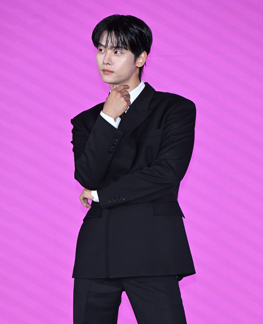 [K집중분석] 쿠팡플레이 ‘로맨스의 절댓값’③ 차학연, "말투 하나하나 칠판 앞에서 연습···방을 교실로 만들었다"