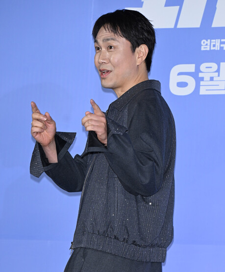 오정세, '와일드 씽' 제작보고회서 글리터 재킷으로 세련된 존재감 발산
