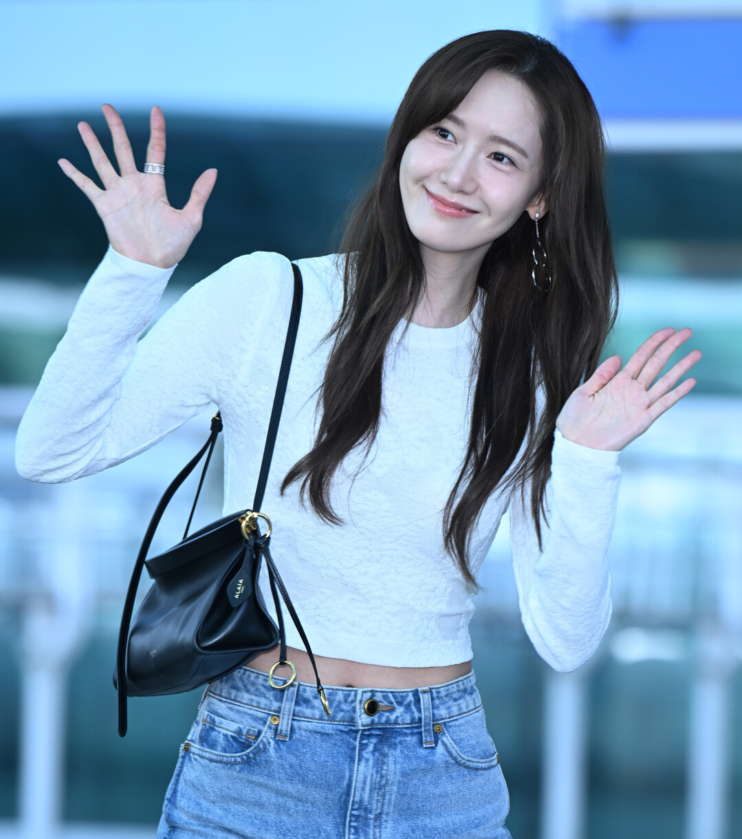 임윤아, 화이트 크롭 탑+하이웨스트 데님으로 완성한 