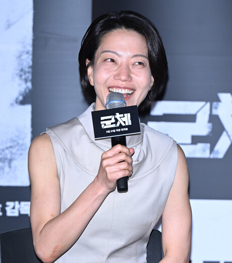 [K집중분석] 군체⑦ 김신록, "현희는 누나·IT 종사자·장애인…동생 지창욱과 말 없이도 교류 이뤄진 남매"