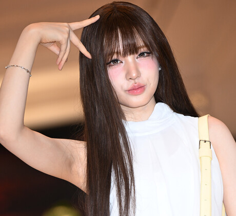 리즈, 순백의 청순미…'올 화이트 룩'으로 여름 감성 물씬