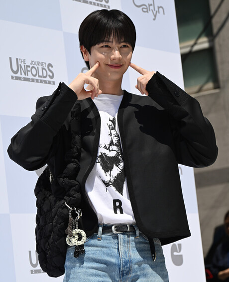 육성재, 칼린 홍대 플래그십 그랜드 오픈 행사 참석…블랙 무드 속 경쾌한 캐주얼