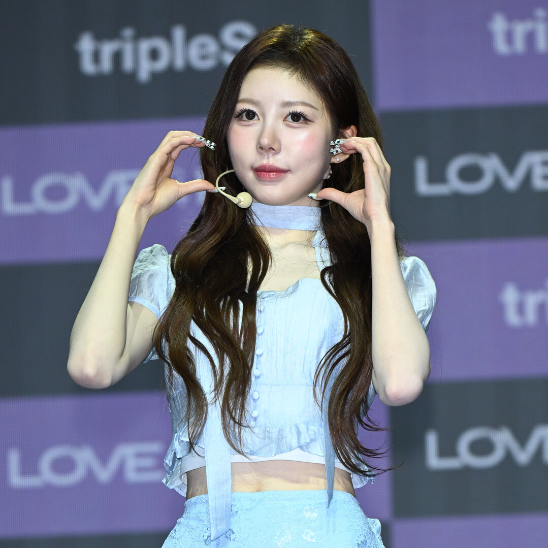 트리플에스 정혜린, 레이스 티어드 스커트로 로맨틱 걸리시 완성