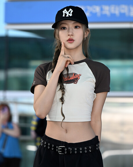 키스오브라이프 하늘, 베이스볼 감성 가득한 공항 패션으로 시선 강탈