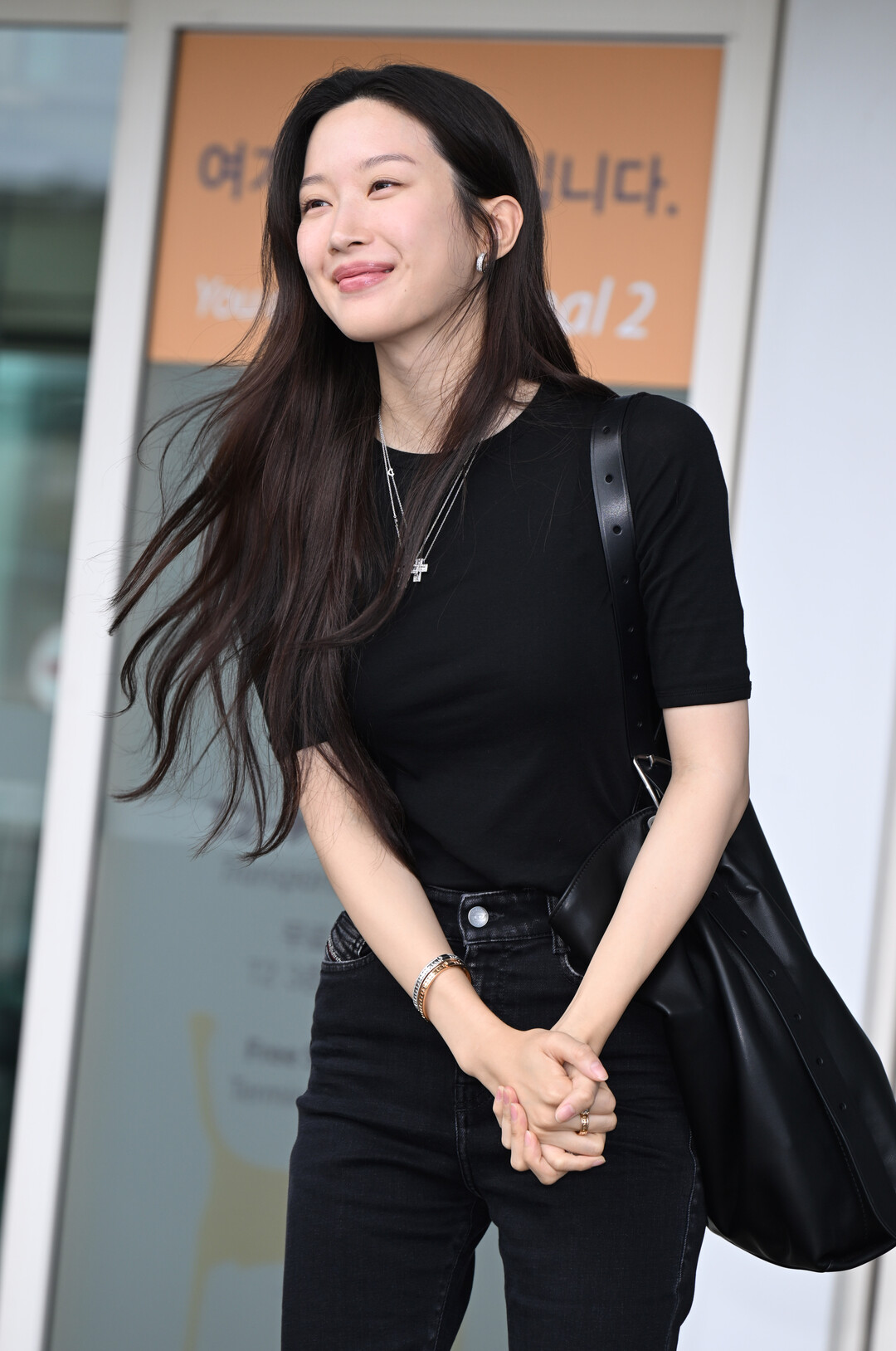 문가영, 다미아니 앰버서더로 밀라노 출국…올 블랙 룩으로 공항 압도