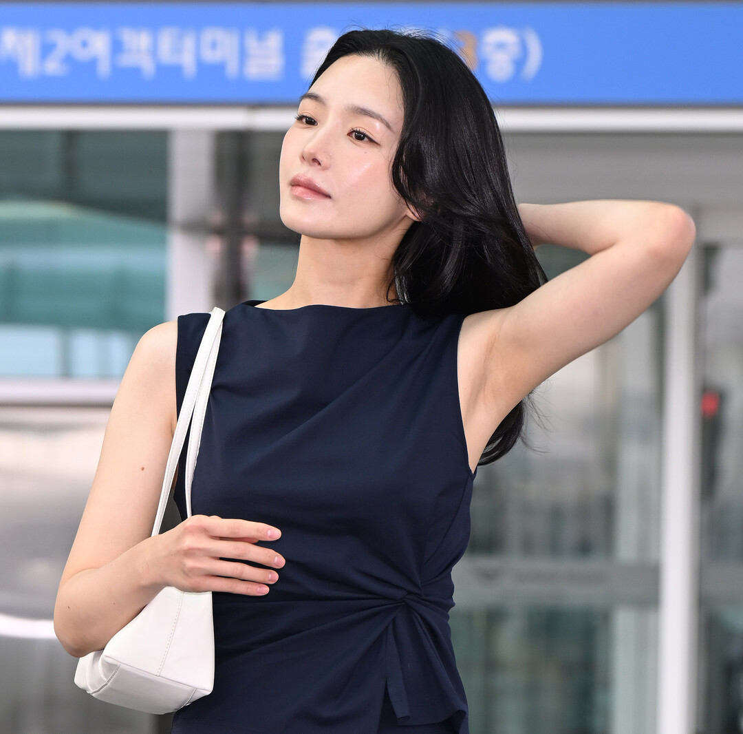 배우 박규영, 뉴욕행 활주로 위에서 만난 COS의 여신!