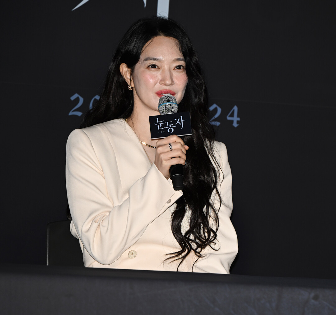[K집중분석] 영화 '눈동자'④ 신민아, 점차 꺼져가는 시야 속에서 길어 올린 두 얼굴의 연기!