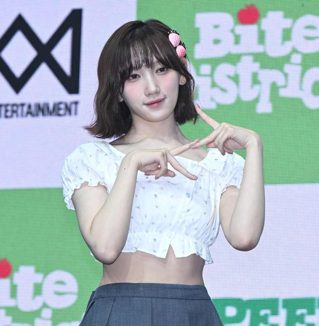 유스피어(USPEER) 소이, 청량한 여름 감성으로 시선 사로잡아