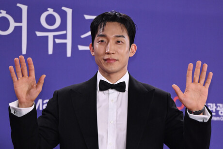 이상이, 클래식 턱시도로 레드카펫 남심 자극