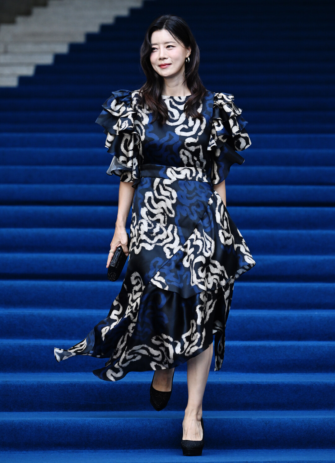 [2027 S/S 서울패션위크] 유선, 물결치는 프린트로 완성한 우아한 무드…까이에(CAHIERS)와 만나다