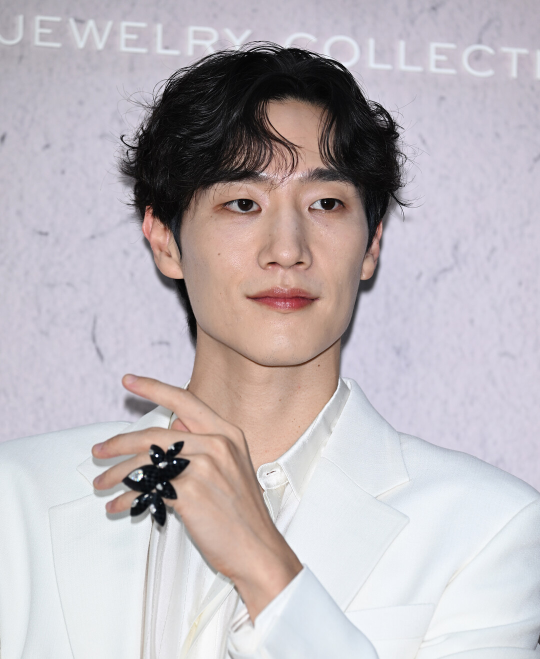 노상현, 화이트 슈트에 담은 남성 하이주얼리의 새로운 매력