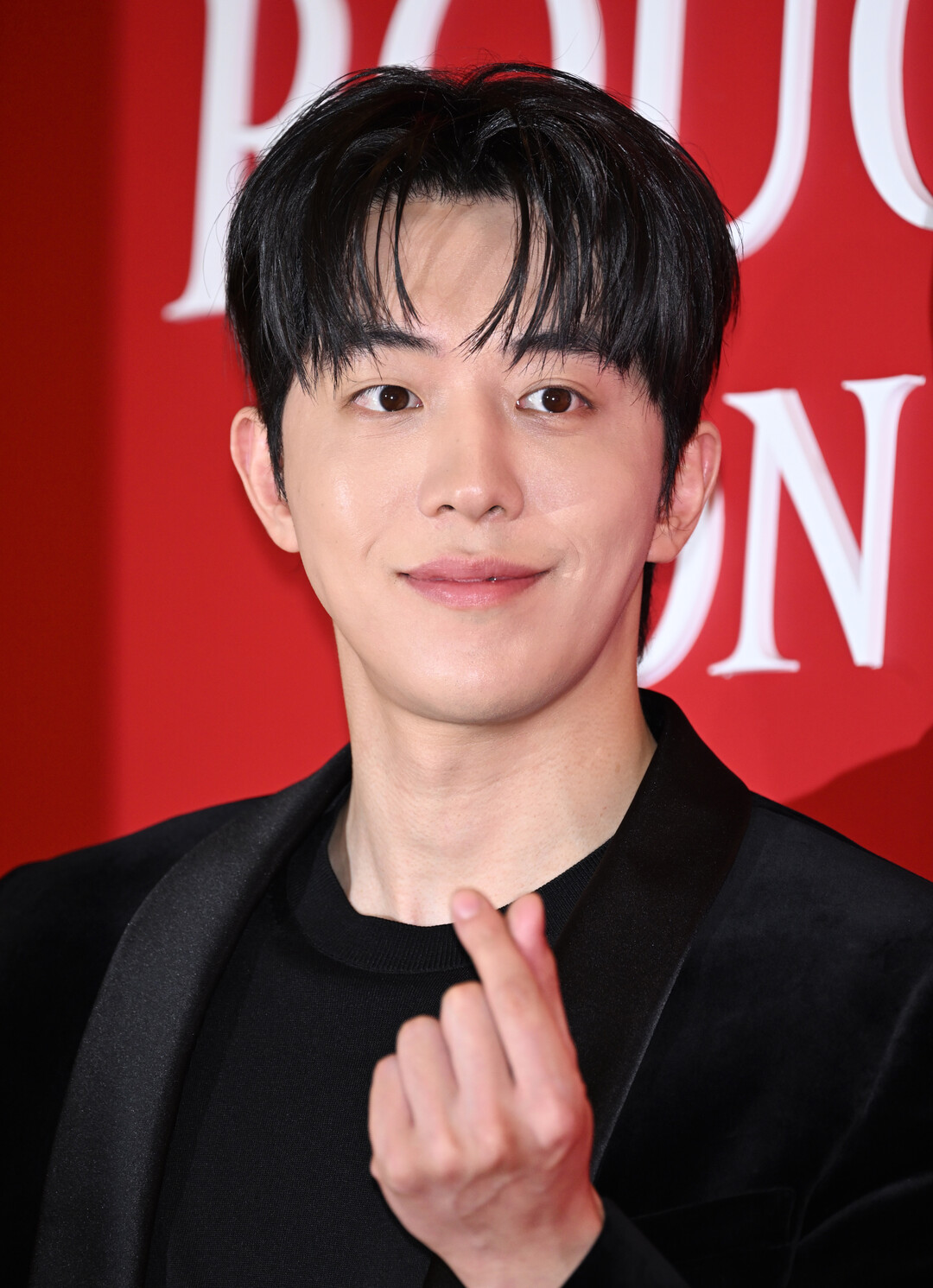 남주혁, 벨벳 슈트로 완성한 