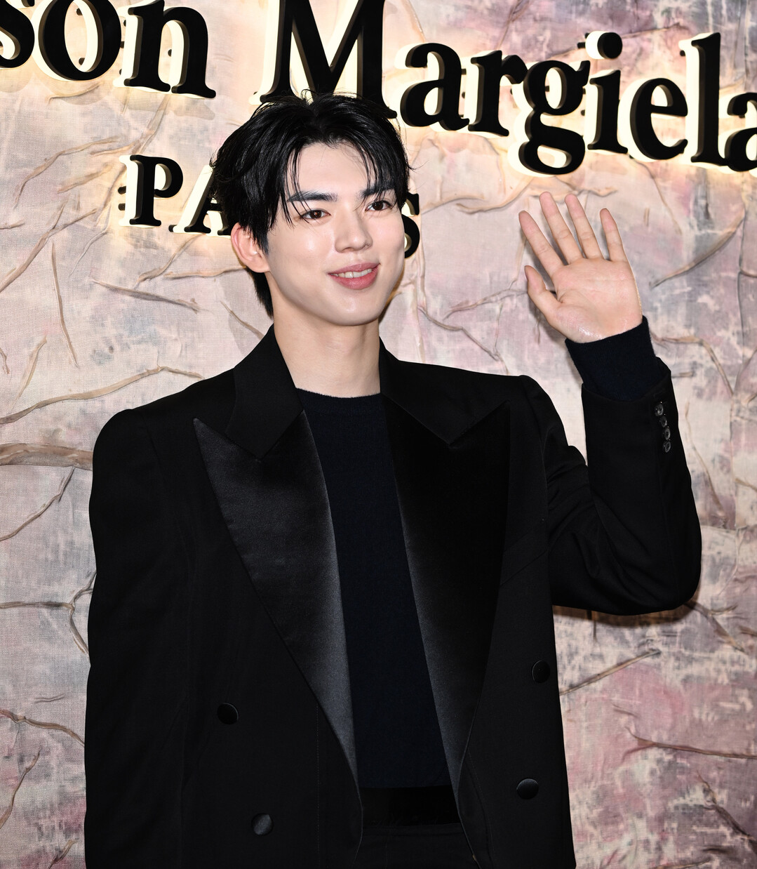 차준환, 메종 마르지엘라와 함께한 시크한 밤... 블랙 수트로 완성한 성숙한 매력