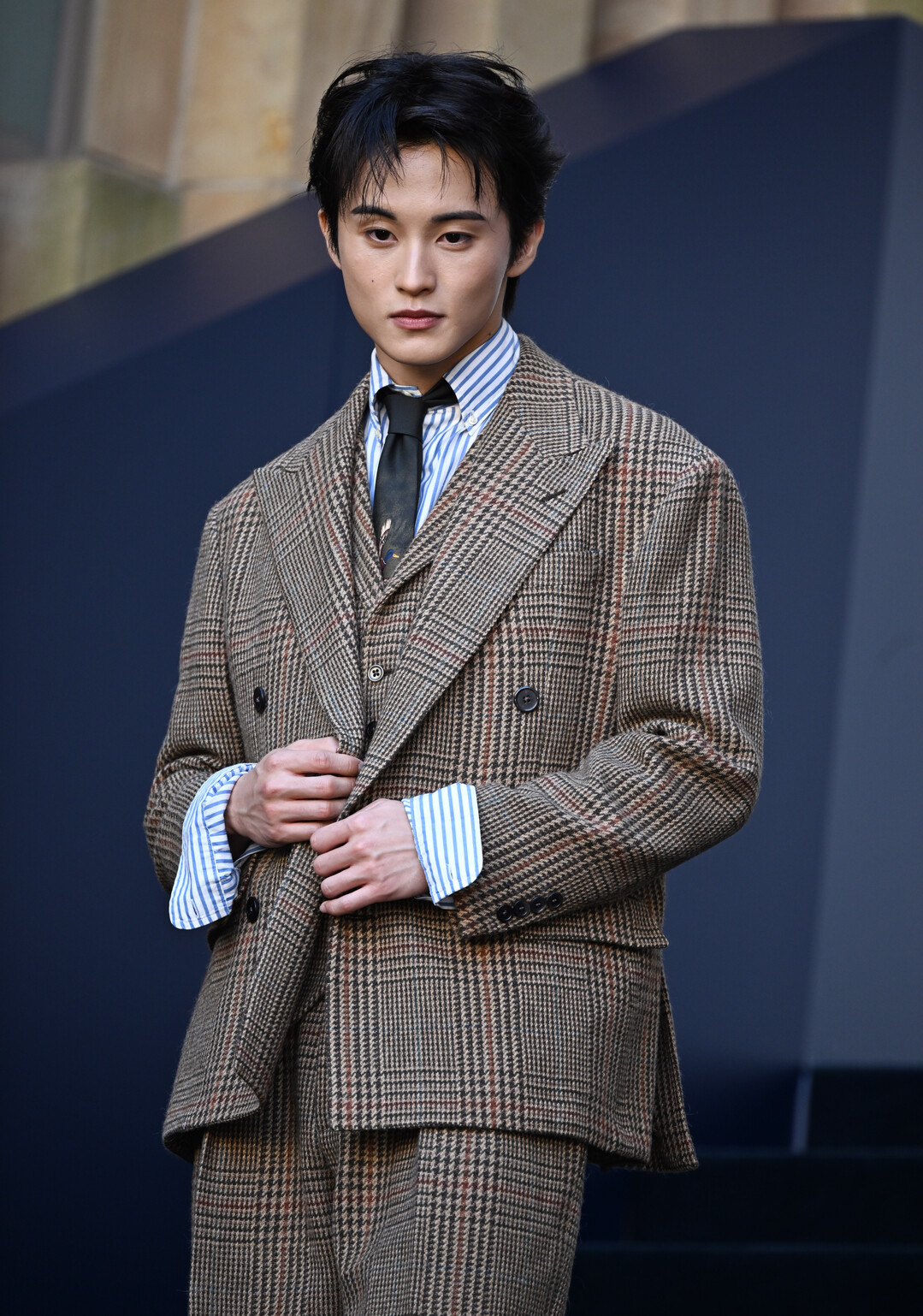 마크, 헤링본 체크 쓰리피스로 완성한 