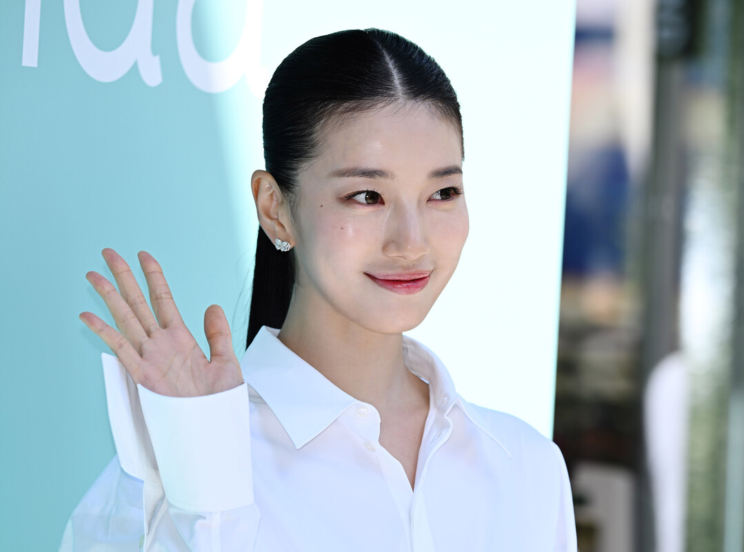 수지, 경호원 45명이 지켜낸 