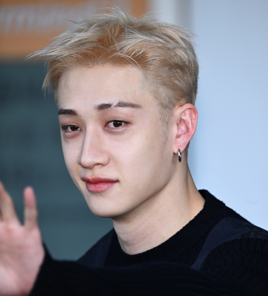 스트레이 키즈(Stray Kids) 방찬(Bang Chan), 여심 저격하는 야성의 눈빛! (Bang Chan Heads to Milan in Fendi, Elevating Airport Style to Runway-Ready Elegance)