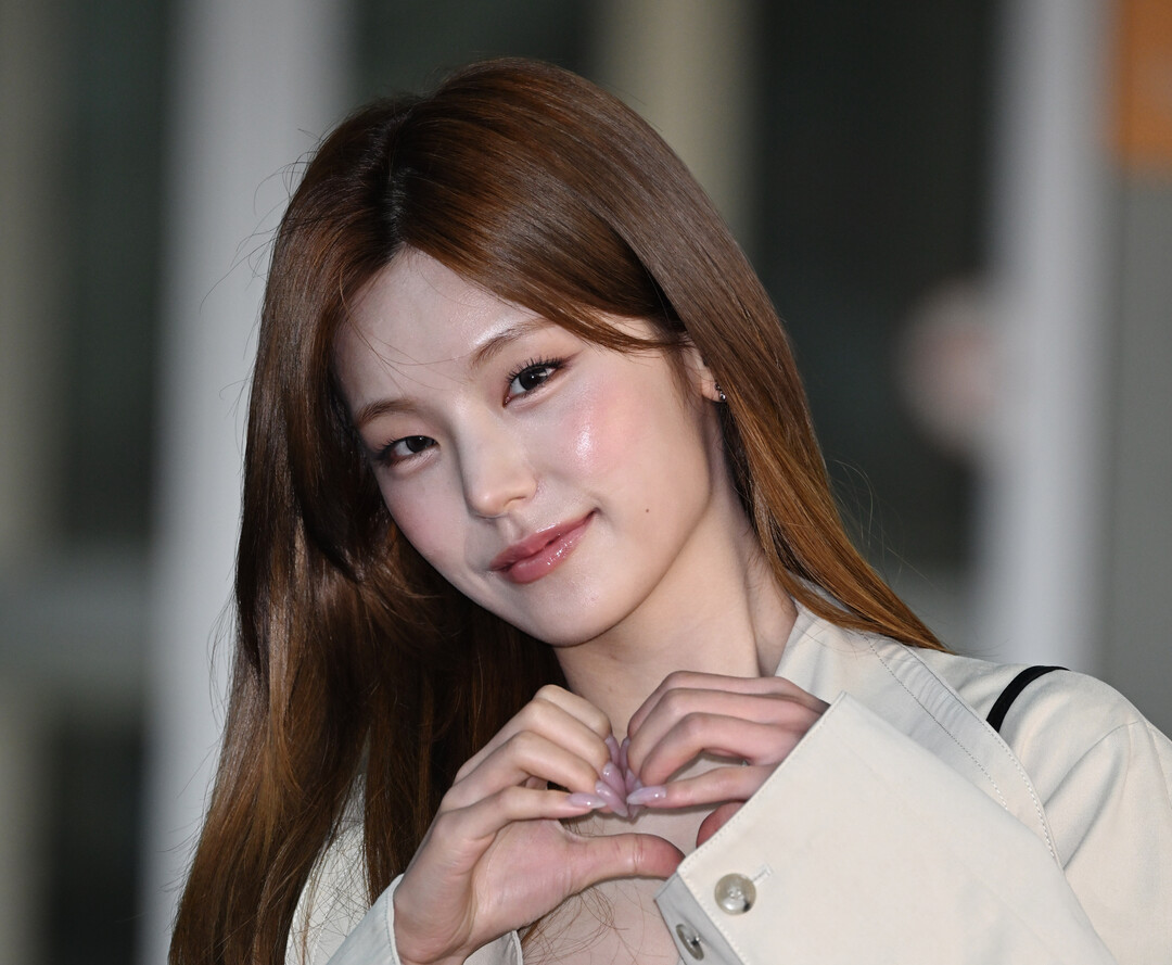 ITZY(있지) 예지(YEJI), 사랑의 천사! (Yeji Carries Roger Vivier