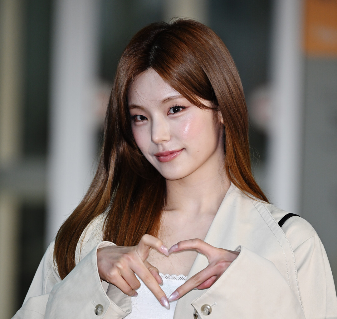 ITZY(있지) 예지(YEJI), 사람이야? 요정이야? (Yeji Carries Roger Vivier