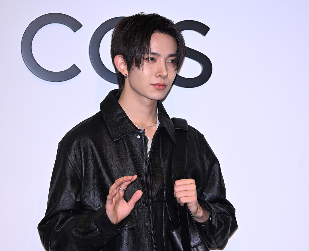 에반(EVAN), 방가방가! (EVAN Delivers a Sleek Autumn Look at COS AW26 Photocall)