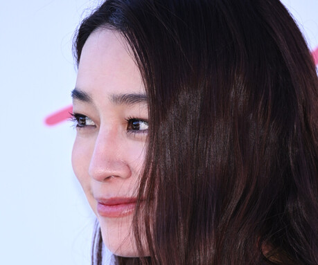이민정(Rhee Min-jung), 프린지 스웨이드 재킷으로 완성한 '웨스턴 시크'…가을 햇살 닮은 여유