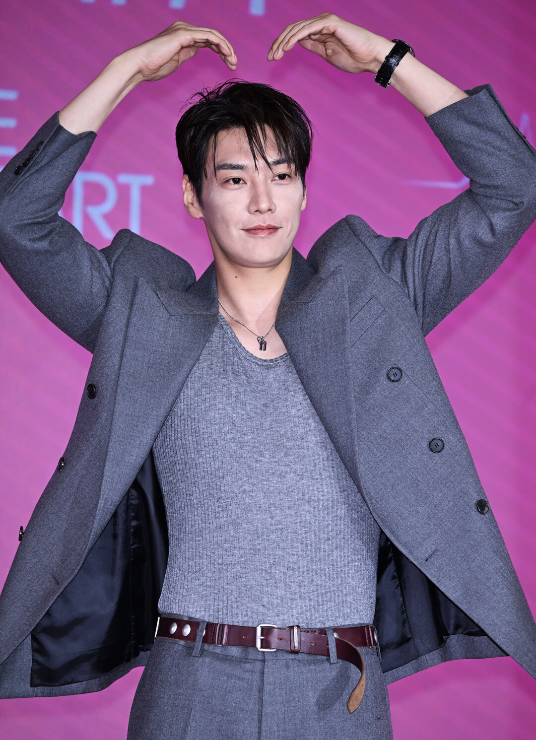 방전은 없다! 김영광(Kim Youngkwang), '완충' 비주얼의 정석