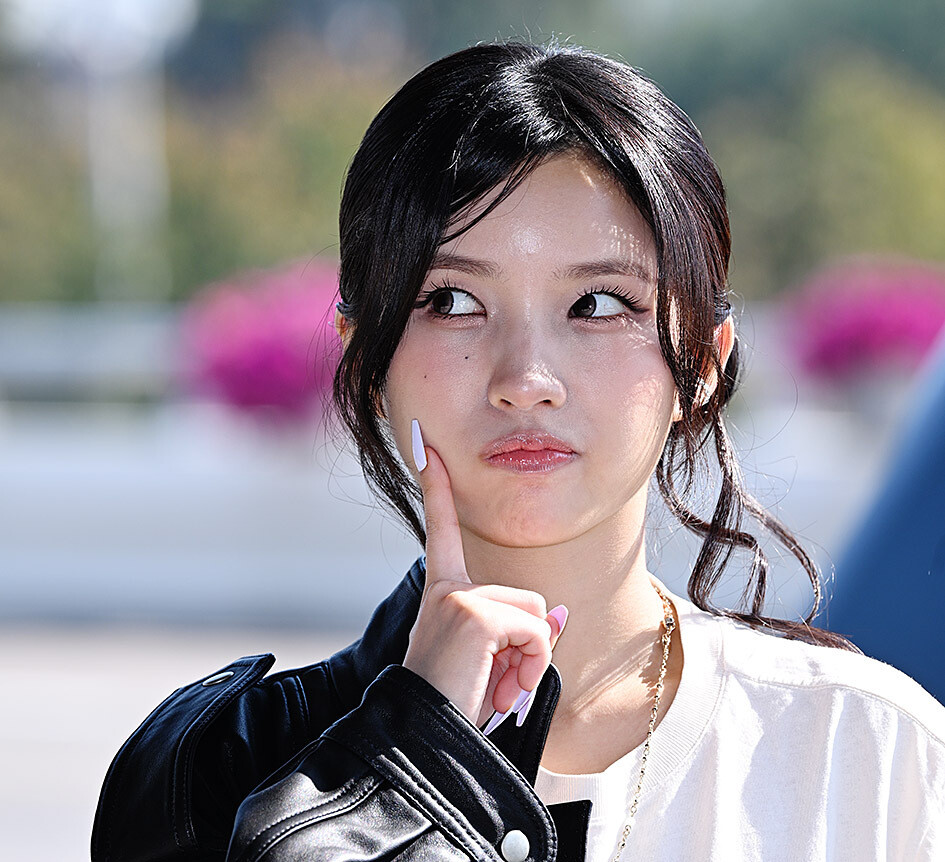 아이들(I-DLE) 소연(SOYEON), 궁금해! (SOYEON Rocks Oversized Leather at Gimpo Airport)