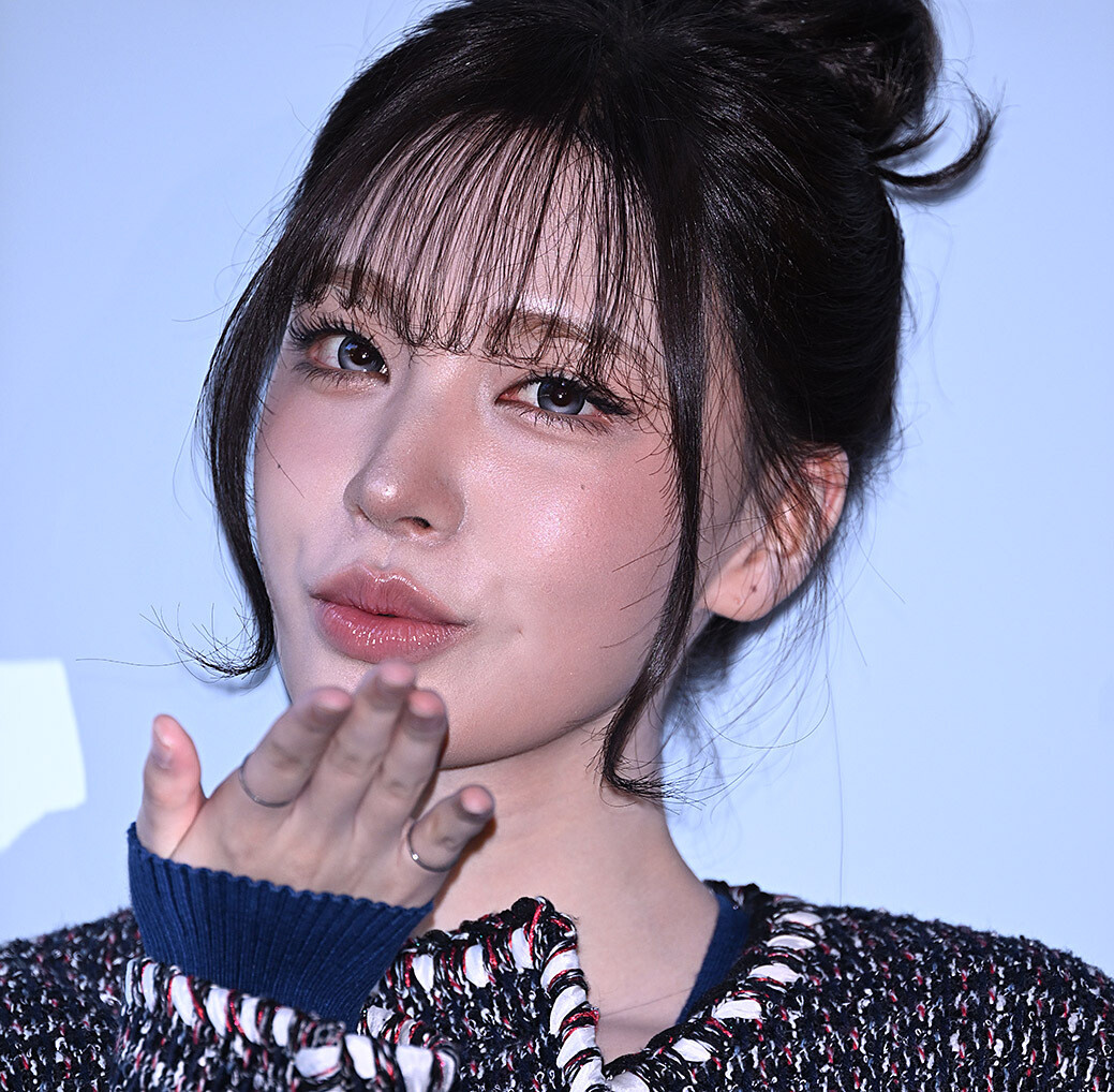아이브(IVE) 리즈(Liz), 트위드 재킷에 러플 테일 얹은 